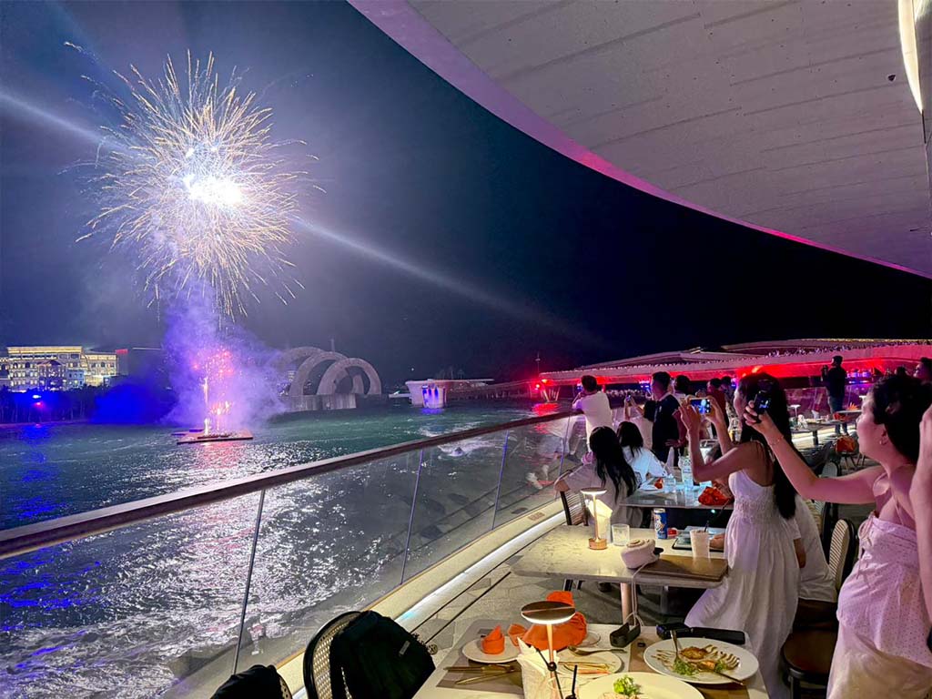 Bacio Italiano Boutique Phú Quốc – Vị trí hoàn hảo để thưởng thức trọn vẹn show “Symphony of the Sea”