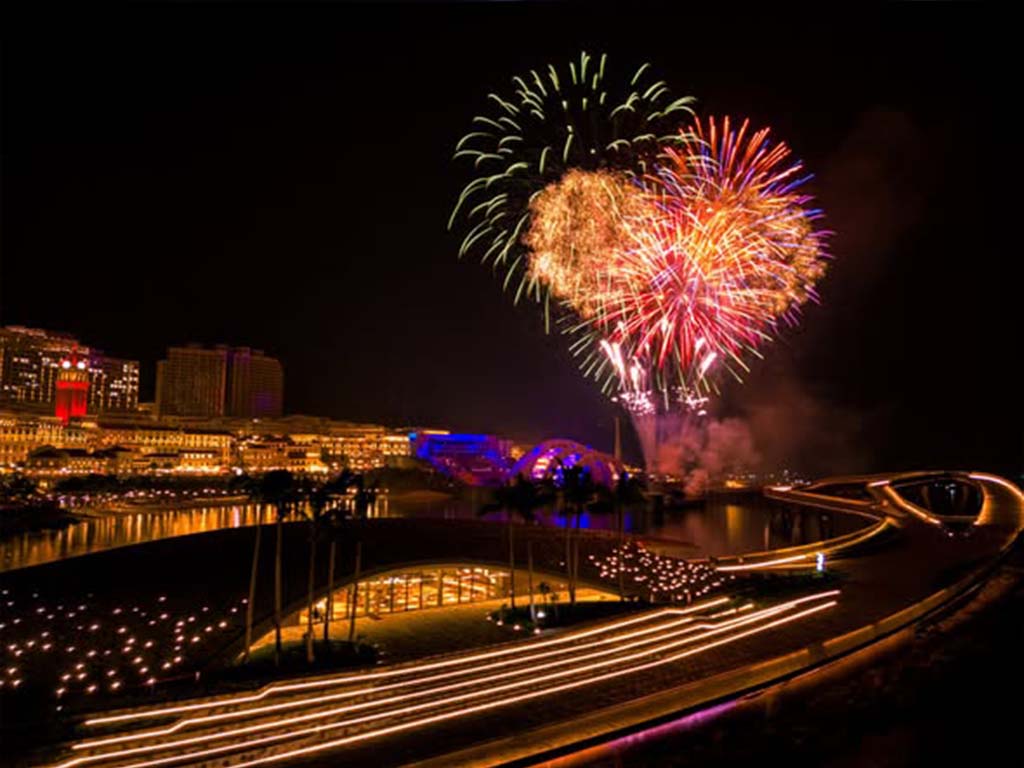 Nên đứng ở đâu để xem Show Nụ Hôn Của Biển Cả Địa Trung Hải Phú Quốc